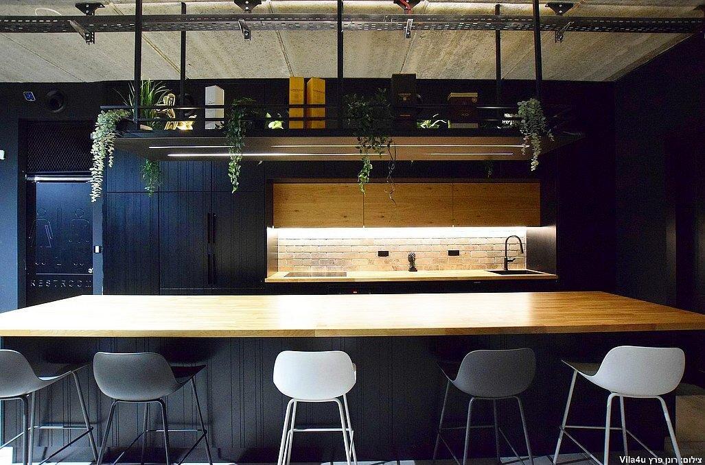 לופט קאסט - Cast מרכז  5  לופט 4 יו