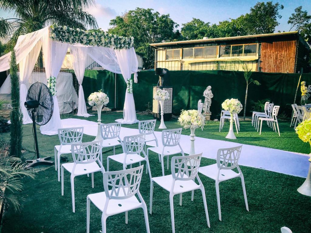 בחצר של אפריים מרכז  14  לופט 4 יו