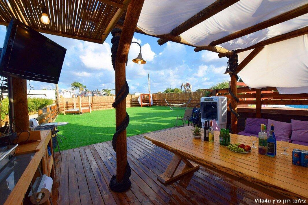 ליידיס פול מרכז  22  לופט 4 יו