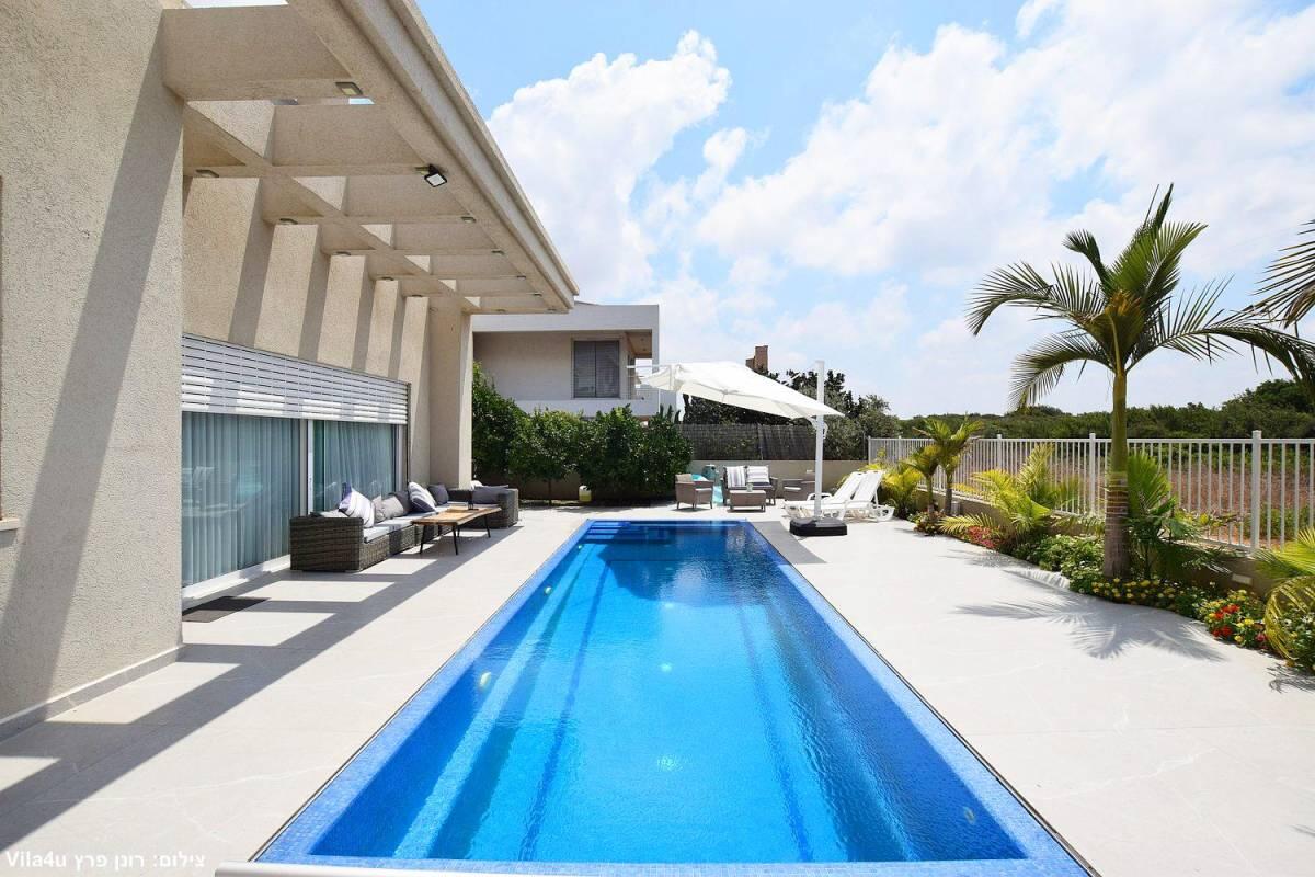 הבריכה של ליבי מרכז  7  לופט 4 יו