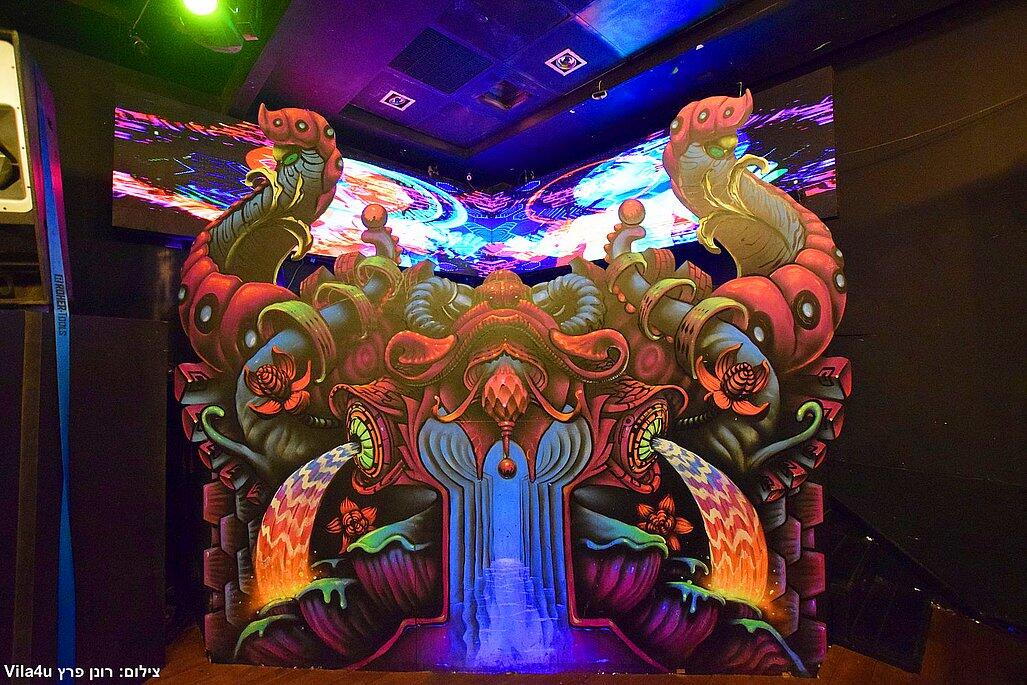 ג'סיקה איוונסט מרכז  5  לופט 4 יו