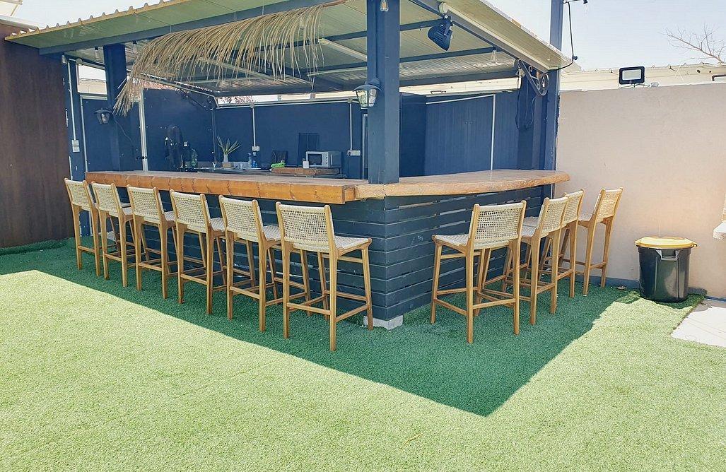 מתחם 531 איוונטס מרכז מתחם 531 איוונטס - בר שתייה עם כסאות בר מתחם 531 איוונטס - בר שתייה עם כסאות בר לופט 4 יו