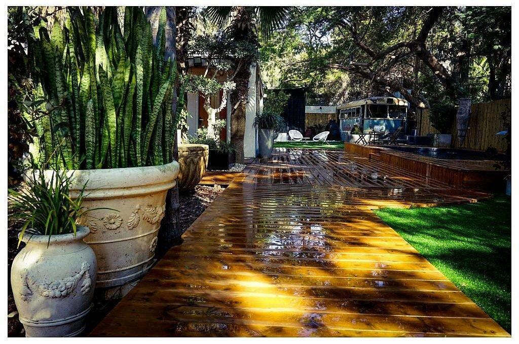 החצר של מישקה מרכז  12  לופט 4 יו