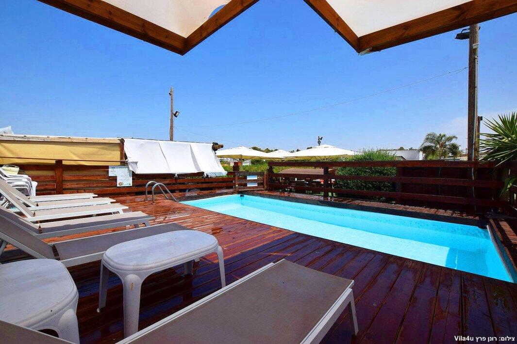 ליידיס פול מרכז  23  לופט 4 יו