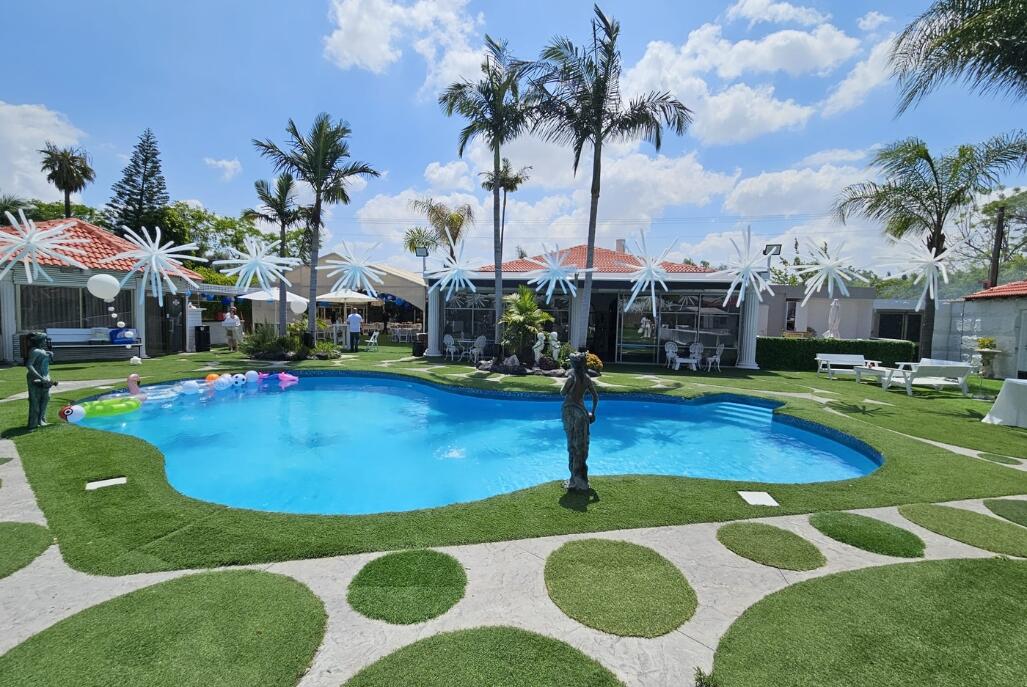 בחצר של אפריים מרכז  8  לופט 4 יו