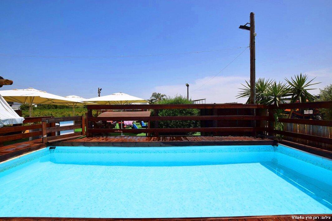 ליידיס פול מרכז  25  לופט 4 יו