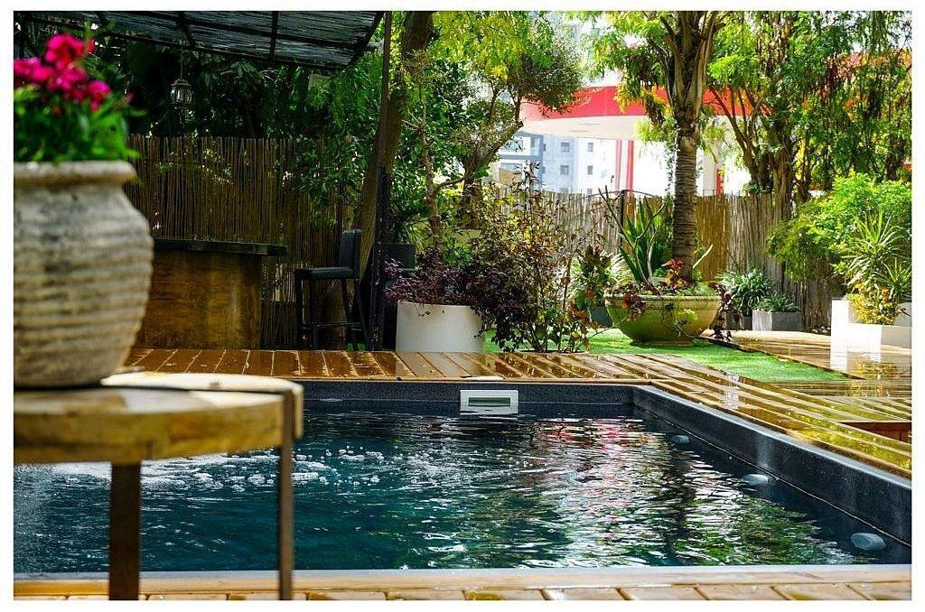 החצר של מישקה מרכז  3  לופט 4 יו