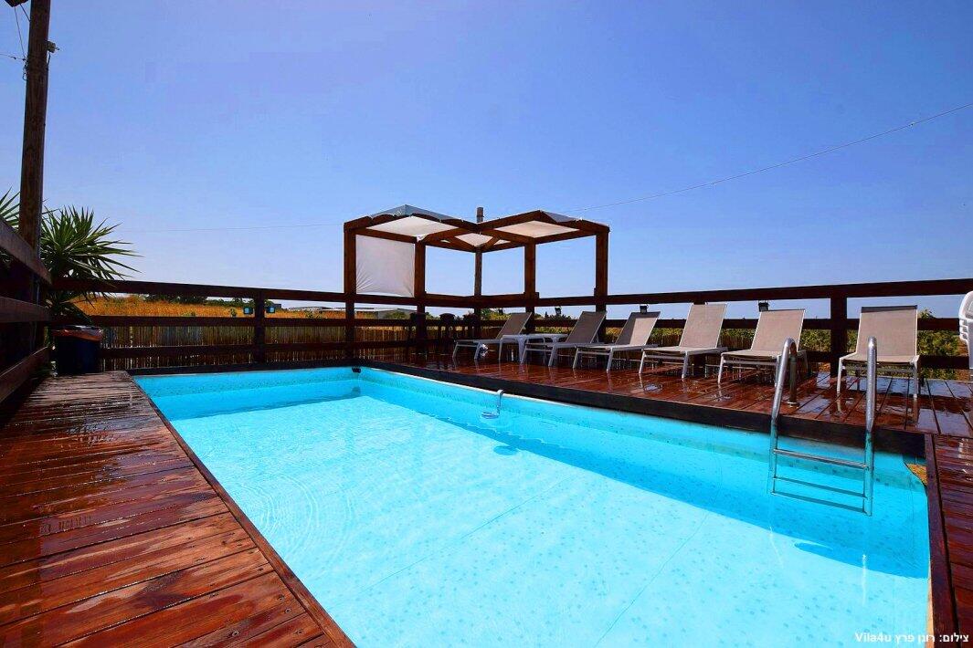 ליידיס פול מרכז  26  לופט 4 יו