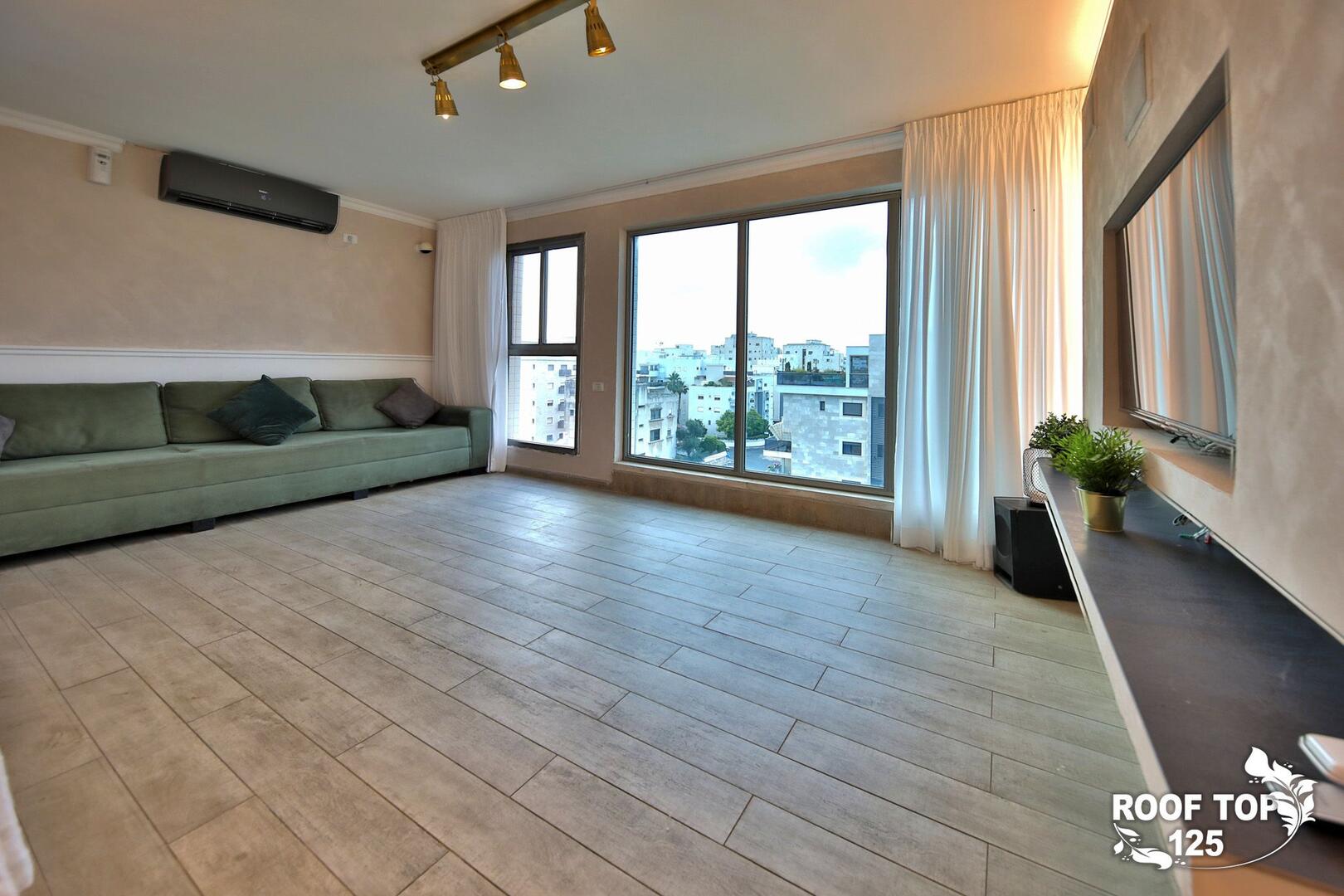 הפנטהאוז הצפוני צפון  18  לופט 4 יו