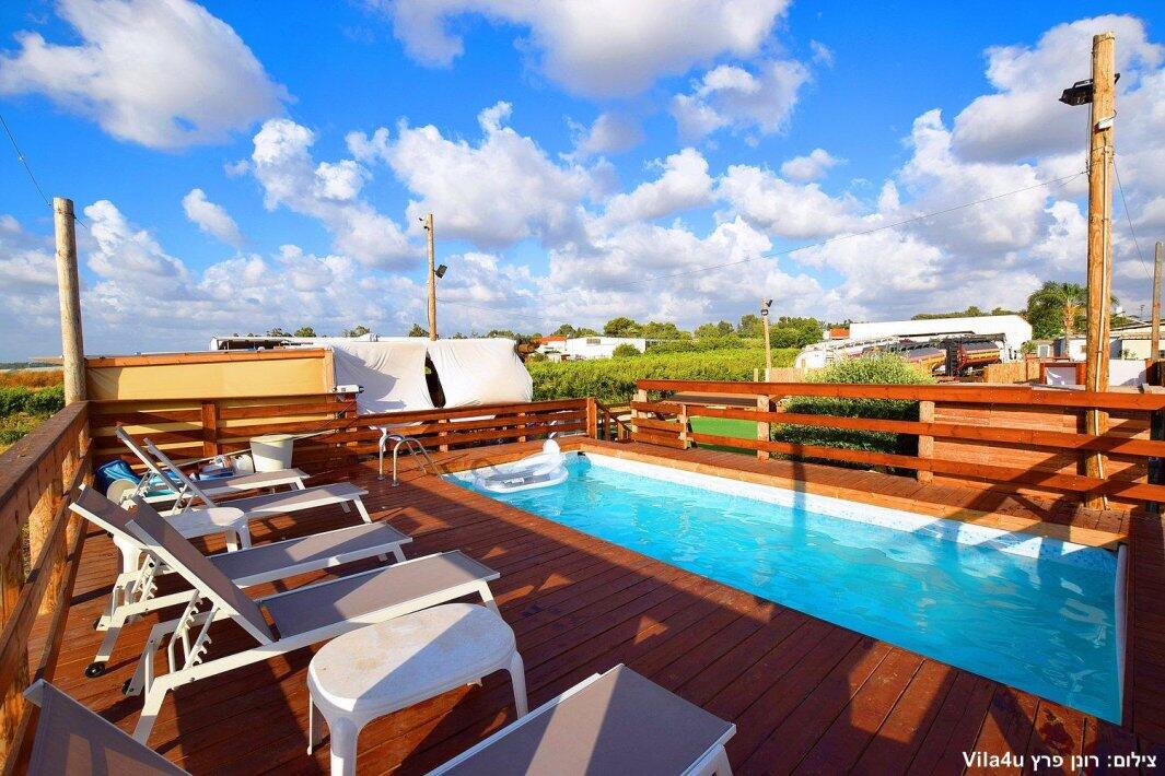 ליידיס פול מרכז  10  לופט 4 יו