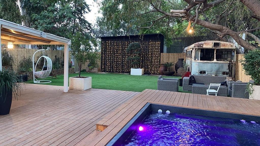 החצר של מישקה מרכז  4  לופט 4 יו