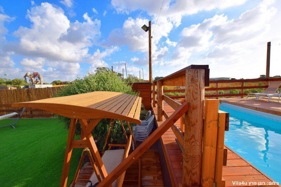 ליידיס פול מרכז  7  לופט 4 יו