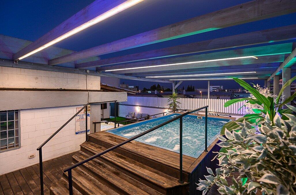 רוף טופ מרכז  14  לופט 4 יו